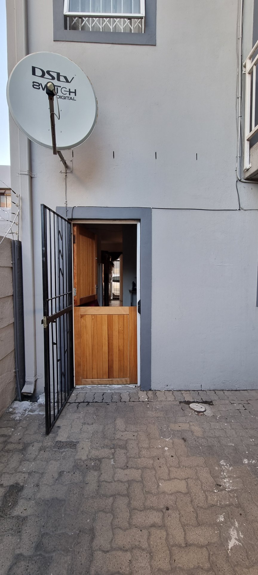 1 Bedroom Property for Sale in Goodwood Central Western Cape